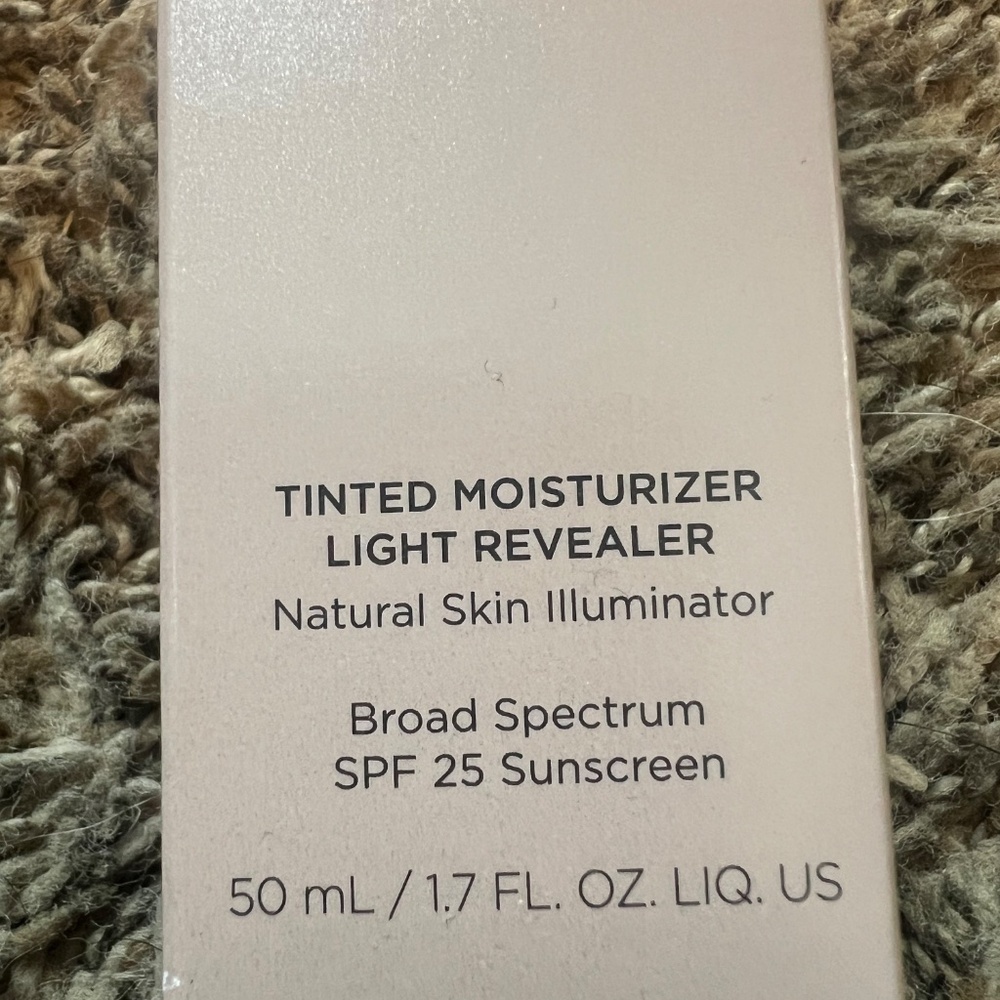 NEW IN BOX Laura Mercier Tinted Moisturizer Light Revealer Shade 1C0 Cameo SPF - Picture 2 of 7